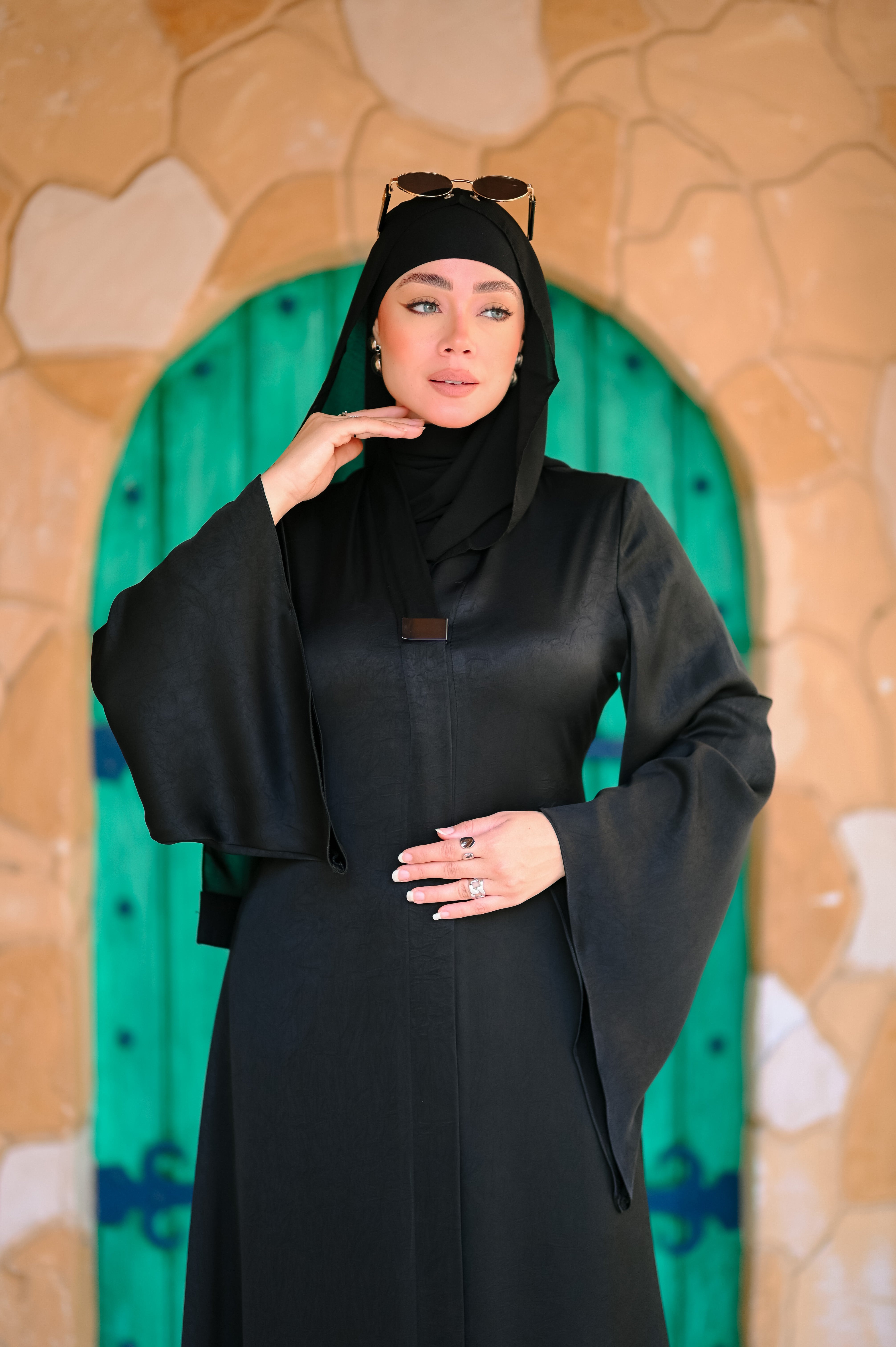 عباية سادة بكوبشة فاميه